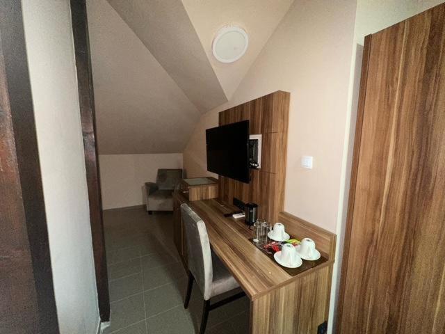 Jp Motel Mali Pariz Bor Kültér fotó