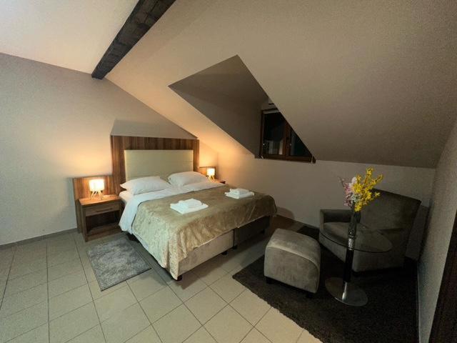 Jp Motel Mali Pariz Bor Kültér fotó