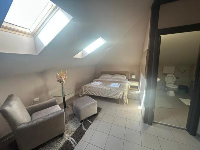 Jp Motel Mali Pariz Bor Kültér fotó