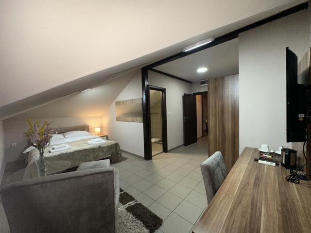 Jp Motel Mali Pariz Bor Kültér fotó