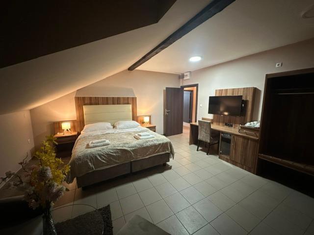 Jp Motel Mali Pariz Bor Kültér fotó