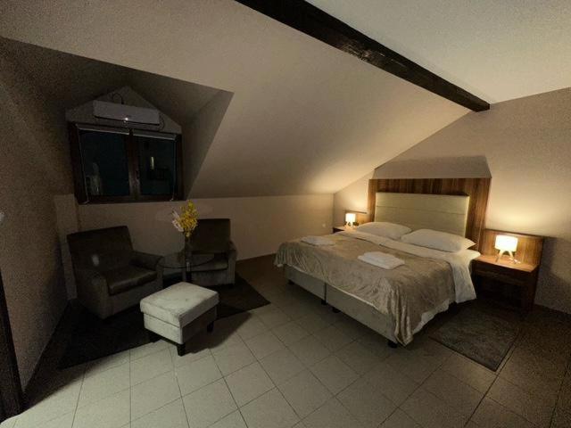 Jp Motel Mali Pariz Bor Kültér fotó