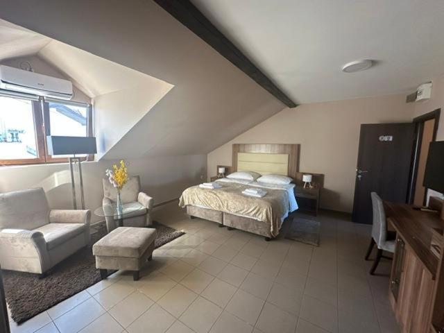 Jp Motel Mali Pariz Bor Kültér fotó